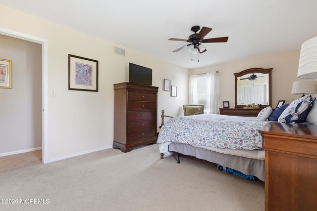 6 Davids Lane, Howell, NJ 07731