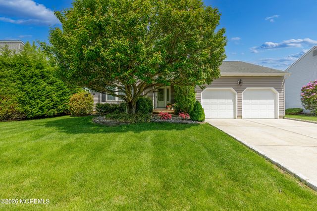 6 Davids Lane, Howell, NJ 07731