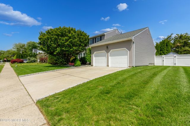 6 Davids Lane, Howell, NJ 07731