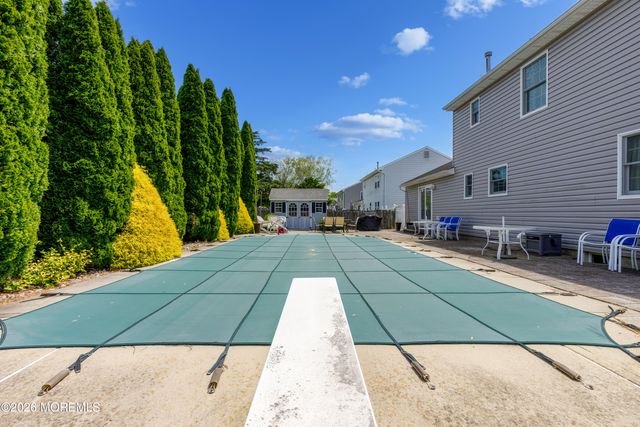 6 Davids Lane, Howell, NJ 07731