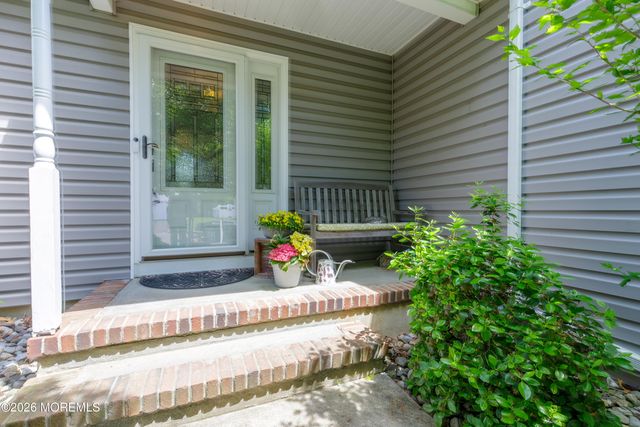 6 Davids Lane, Howell, NJ 07731