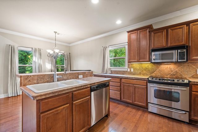 197 Catherine Heights Rd, Hot Springs, AR 71901