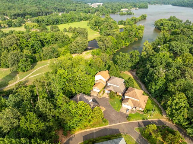 197 Catherine Heights Rd, Hot Springs, AR 71901