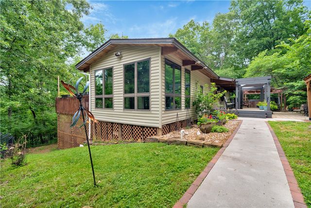 1524 N Hunter Drive, Fayetteville, AR 72701