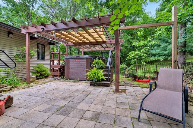 1524 N Hunter Drive, Fayetteville, AR 72701
