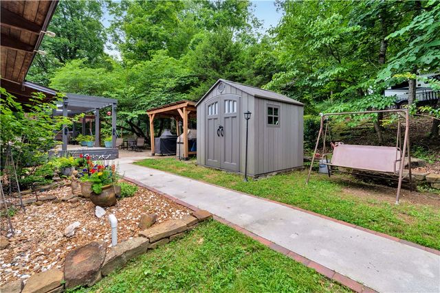 1524 N Hunter Drive, Fayetteville, AR 72701