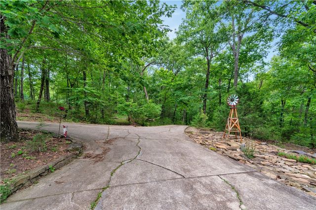 1524 N Hunter Drive, Fayetteville, AR 72701