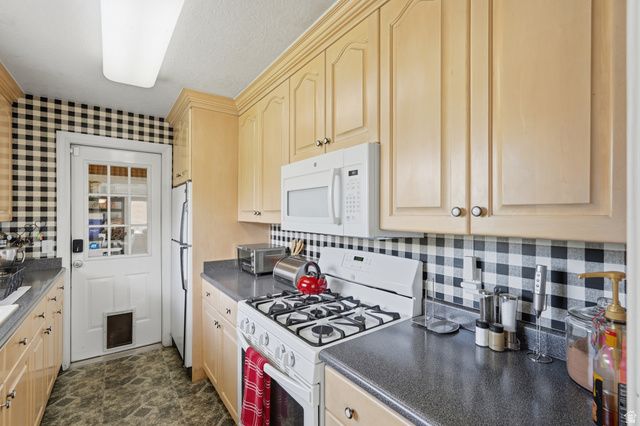 7576 S JEFFERSON ST, Midvale, UT 84047