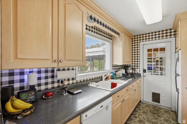 7576 S JEFFERSON ST, Midvale, UT 84047