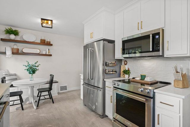 821 N Fair Oaks Avenue, Madison, WI 53714