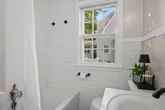 821 N Fair Oaks Avenue, Madison, WI 53714