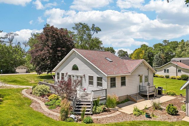 7533 337th AVENUE, Burlington, WI 53105