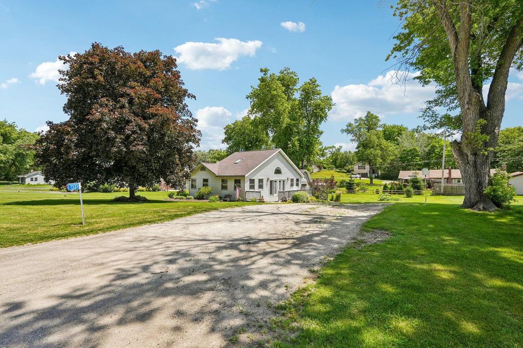 7533 337th AVENUE, Burlington, WI 53105