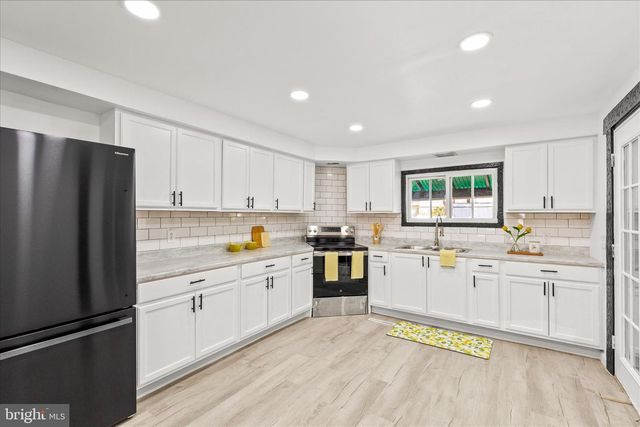 637 W COLLEGE AVE, York, PA 17401