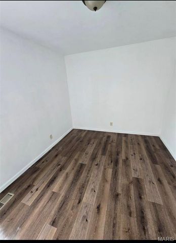 1223 W Main Street, Belleville, IL 62220