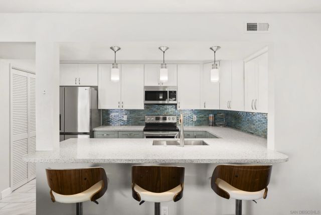 4080 Rosenda Ct 210, San Diego, CA 92122