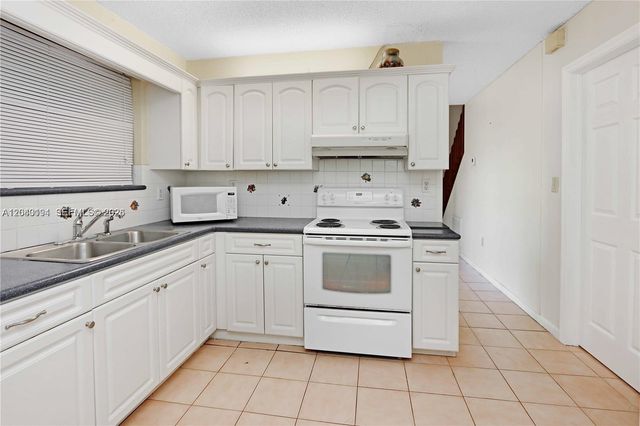 2500 SW 113th Ct, Miami, FL 33165