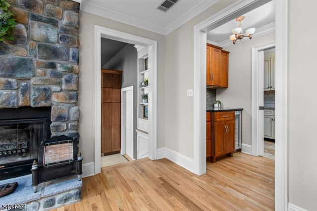 22 Hawthorn Dr, Roxbury Twp., NJ 07876