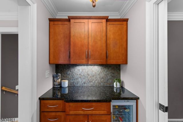 22 Hawthorn Dr, Roxbury Twp., NJ 07876
