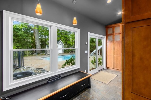 22 Hawthorn Dr, Roxbury Twp., NJ 07876