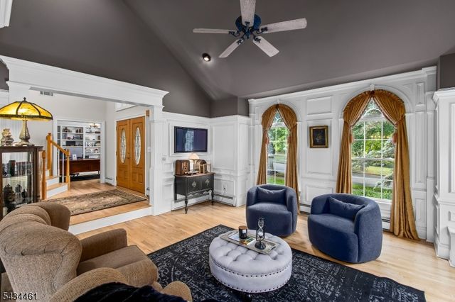 22 Hawthorn Dr, Roxbury Twp., NJ 07876