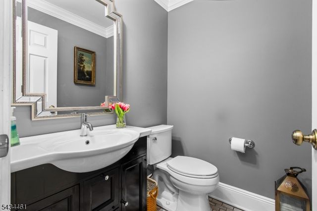 22 Hawthorn Dr, Roxbury Twp., NJ 07876