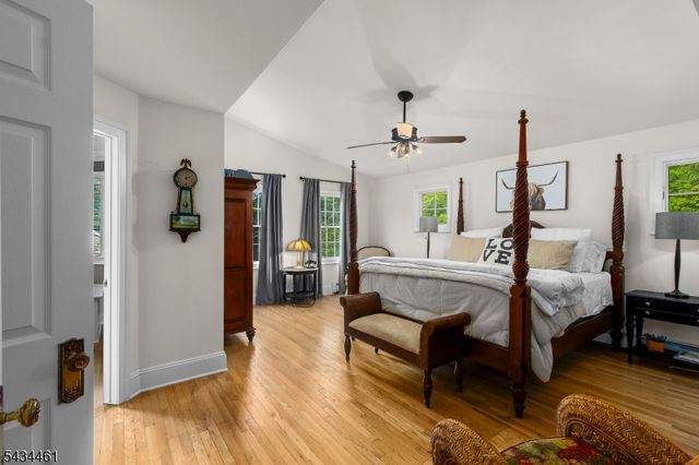 22 Hawthorn Dr, Roxbury Twp., NJ 07876