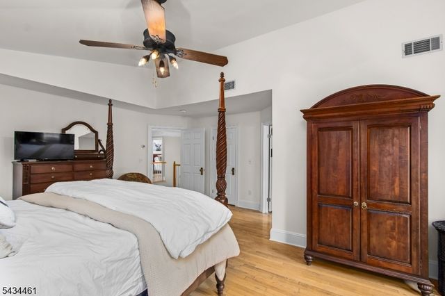 22 Hawthorn Dr, Roxbury Twp., NJ 07876