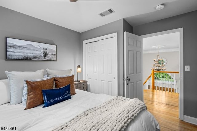 22 Hawthorn Dr, Roxbury Twp., NJ 07876