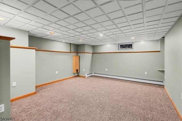 22 Hawthorn Dr, Roxbury Twp., NJ 07876