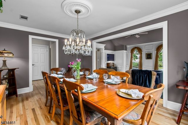 22 Hawthorn Dr, Roxbury Twp., NJ 07876
