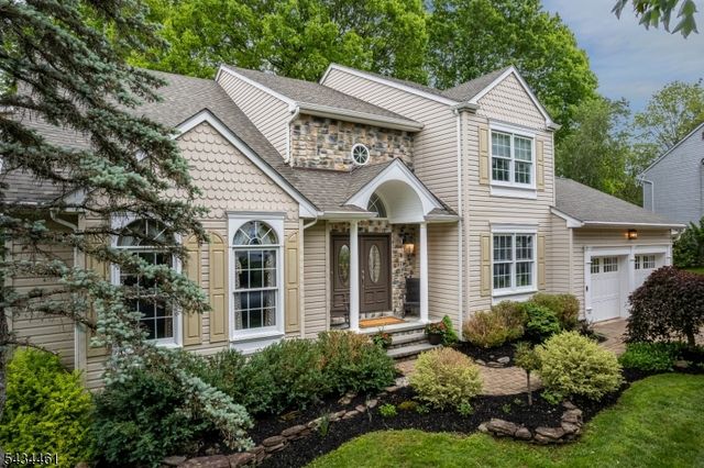 22 Hawthorn Dr, Roxbury Twp., NJ 07876