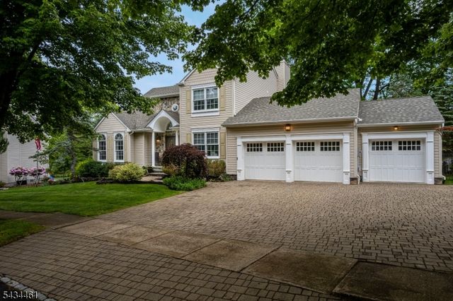 22 Hawthorn Dr, Roxbury Twp., NJ 07876