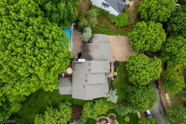 22 Hawthorn Dr, Roxbury Twp., NJ 07876