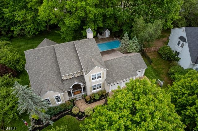 22 Hawthorn Dr, Roxbury Twp., NJ 07876
