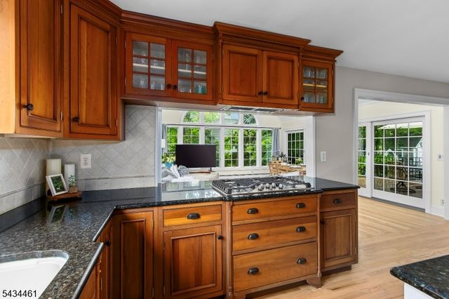 22 Hawthorn Dr, Roxbury Twp., NJ 07876