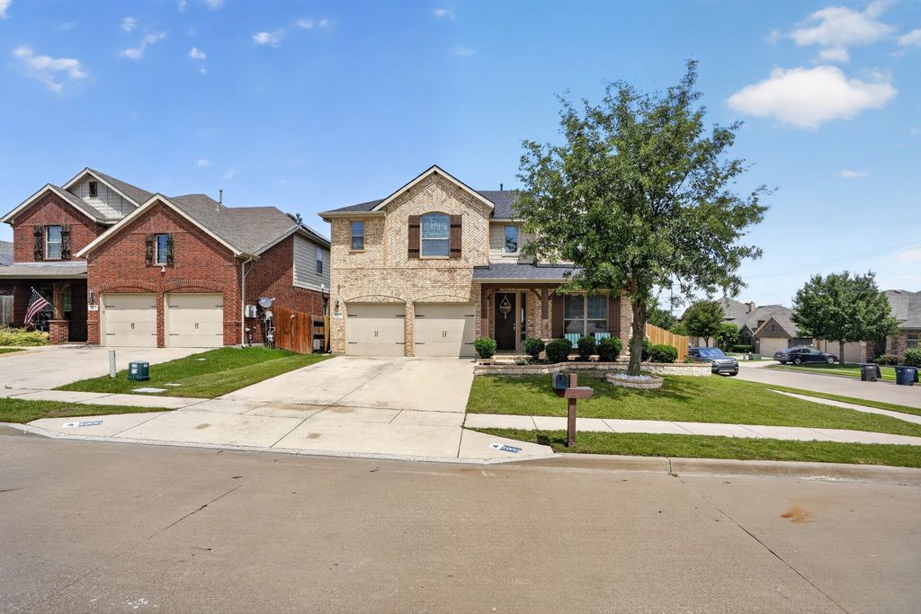 5900 Paddlefish Drive, Fort Worth, TX 76179