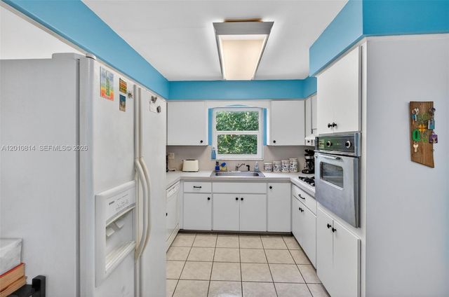 11400 NE 9th Ave, Biscayne Park, FL 33161
