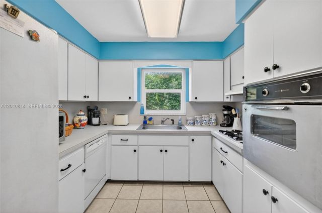 11400 NE 9th Ave, Biscayne Park, FL 33161