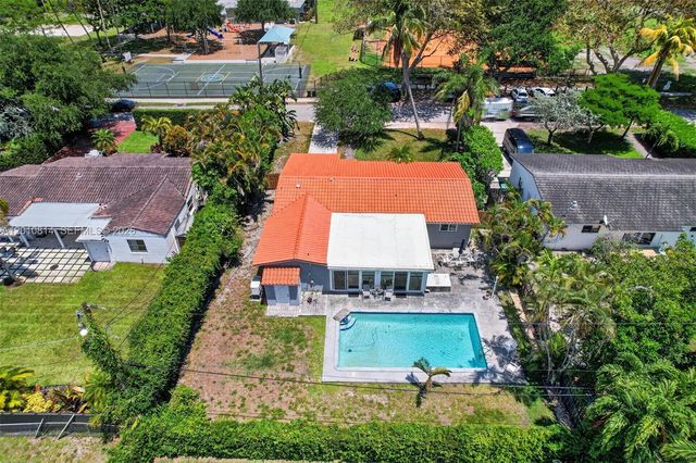 11400 NE 9th Ave, Biscayne Park, FL 33161