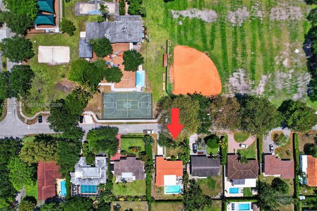 11400 NE 9th Ave, Biscayne Park, FL 33161