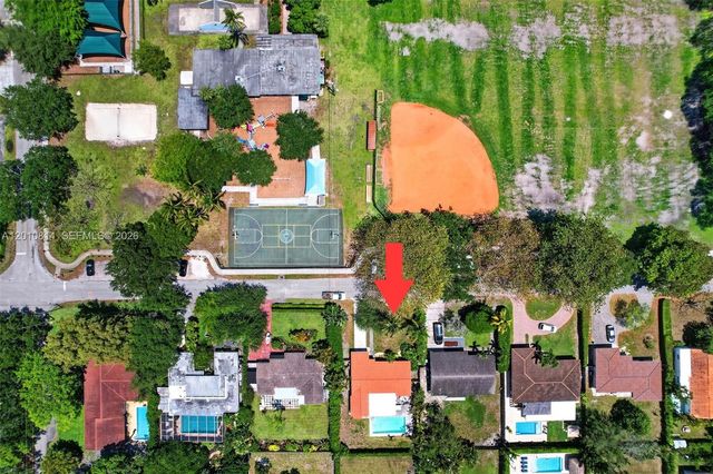 11400 NE 9th Ave, Biscayne Park, FL 33161