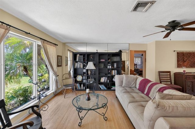11400 NE 9th Ave, Biscayne Park, FL 33161