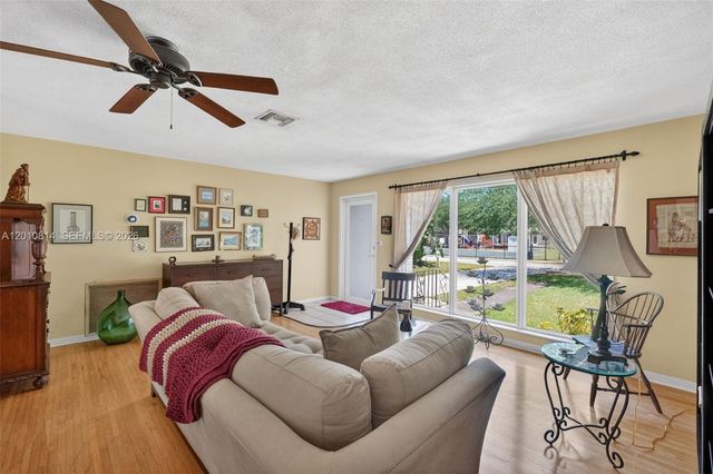 11400 NE 9th Ave, Biscayne Park, FL 33161