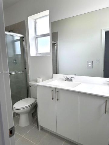 2582 SE 29th St, Homestead, FL 33035