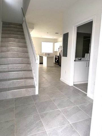 2582 SE 29th St, Homestead, FL 33035