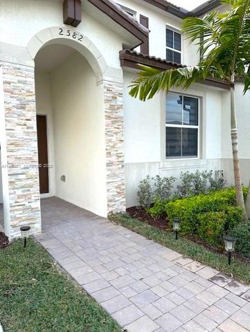 2582 SE 29th St, Homestead, FL 33035
