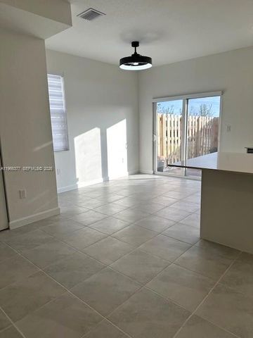 2582 SE 29th St, Homestead, FL 33035