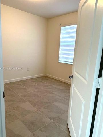 2582 SE 29th St, Homestead, FL 33035