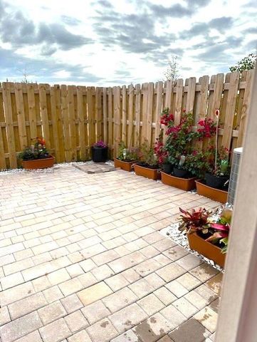 2582 SE 29th St, Homestead, FL 33035